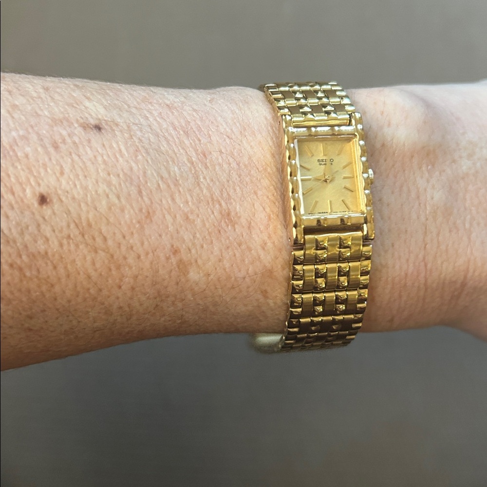 Skip watch - Picture 3 of 4
